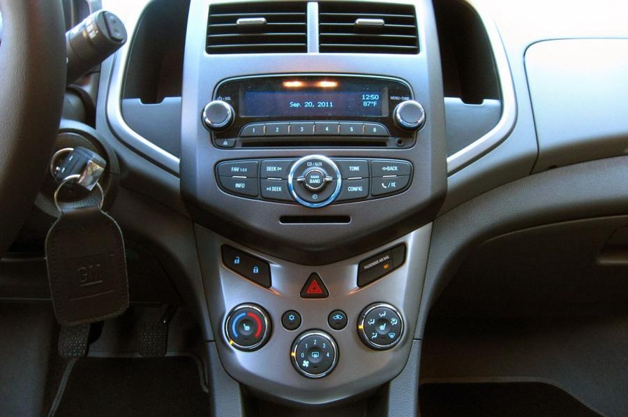  Chevrolet Sonic 2012 года  (фото 42 из 66)